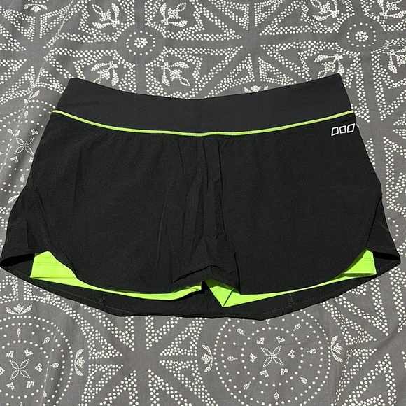 Lorna Jane Pants - LORNA JANE Size M Skort In Great Cond BLACK/NEON